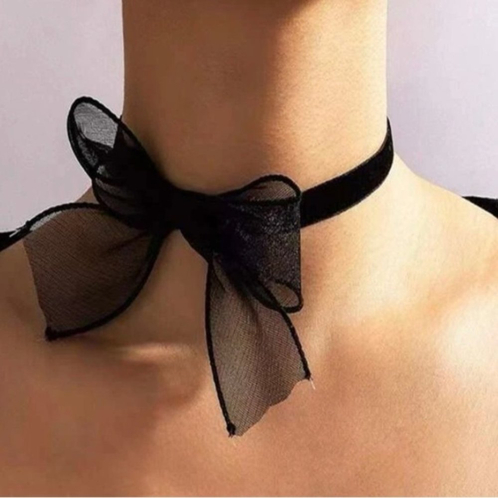 Host Pick??Bow choker necklace. New.